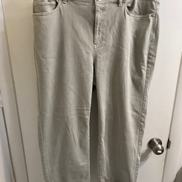 J Jill Capris Sage Green Color.  Womens Size 16 Strech Waist - Picture 2 of 9